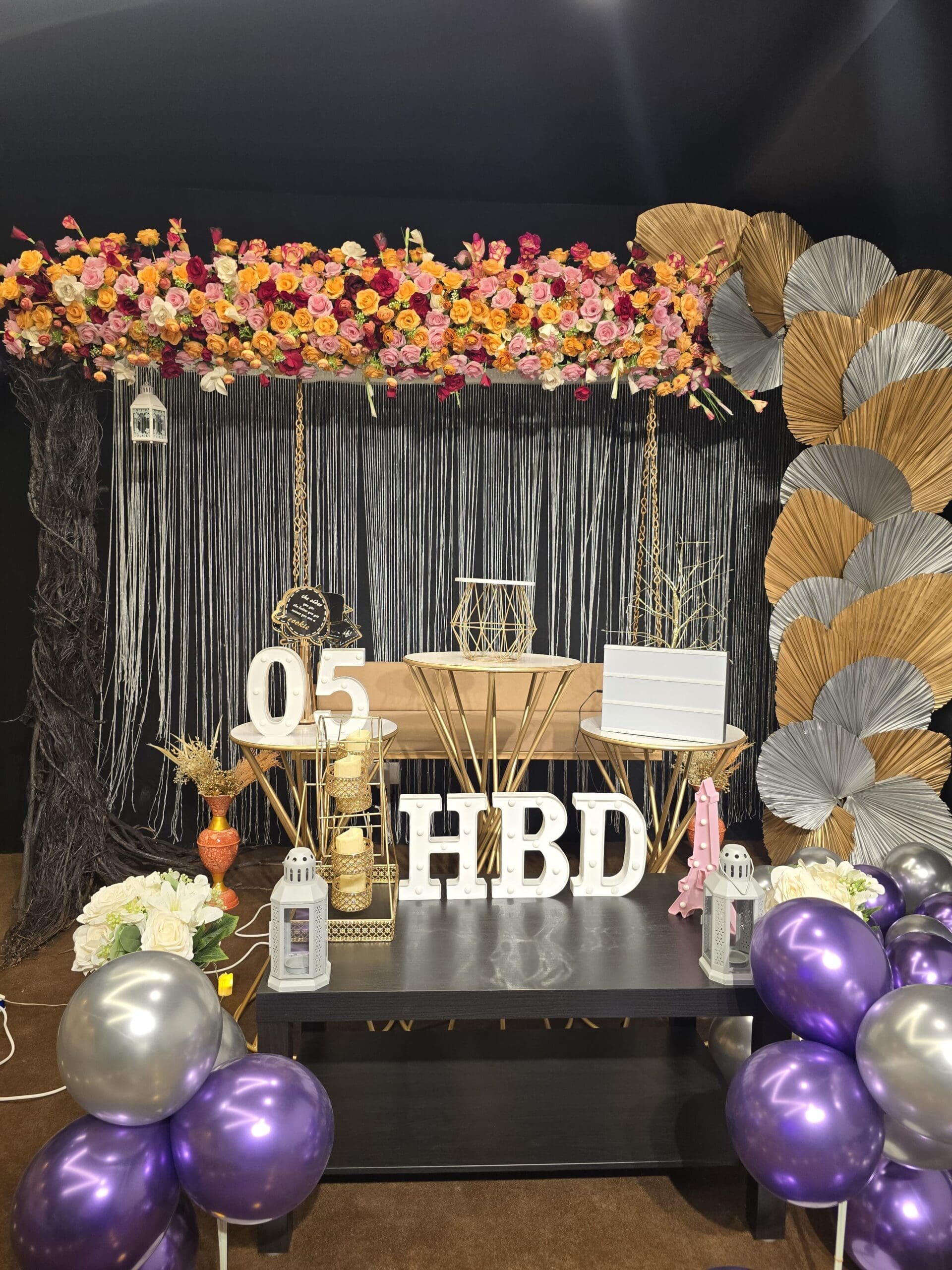 Jolly District Decor