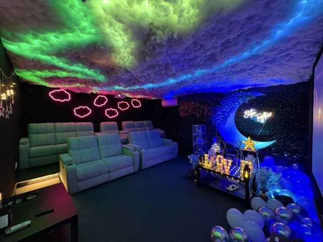 Jolly District Decor